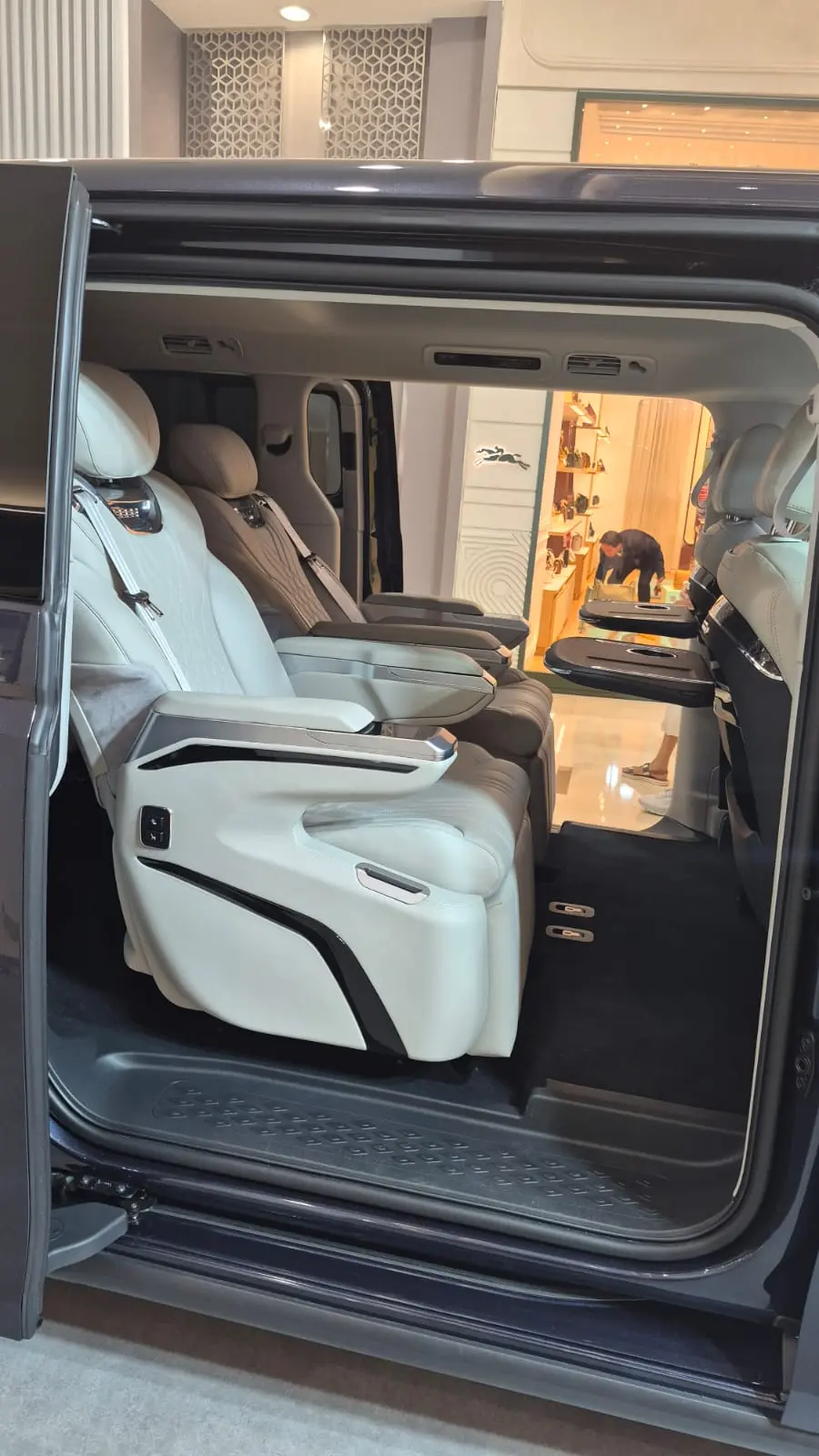 Bozz Edition, white leather